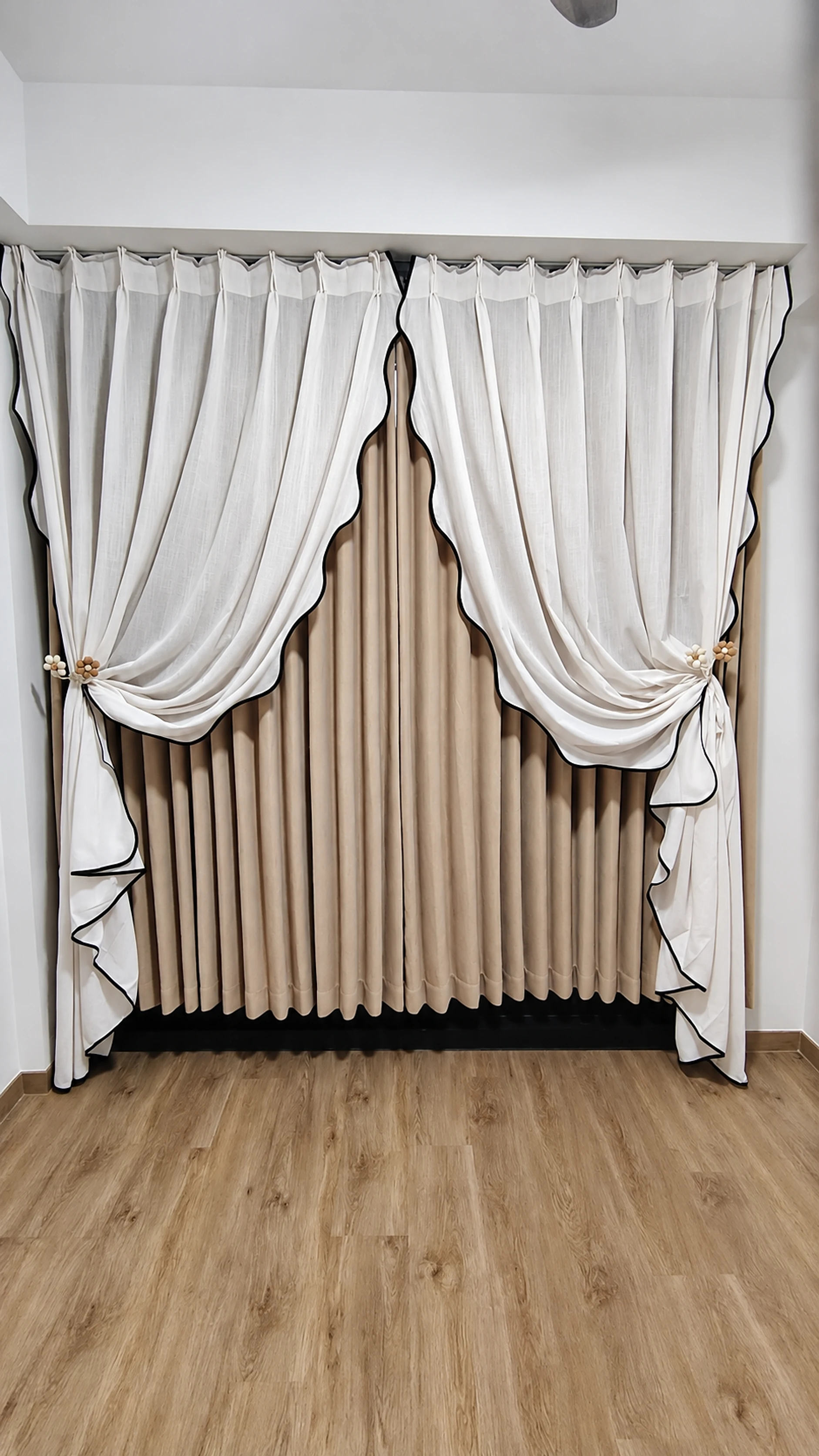 Dark scalloped edging & floral tieback — close-up of the supplied curtain photograph.